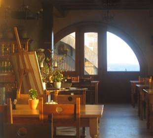 Ein Blick in den Gastraum der Schenke.