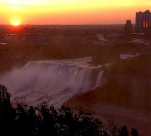 Sonnenaufgang über Niagara Falls, State New York.