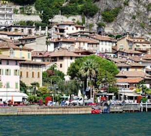 Die Altstadt von Limone vom Schiff