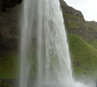 Cascata di Seljalandsfoss 