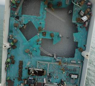 Pozostałości po elektronice statku