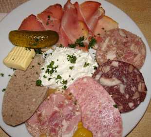 Gemischter Brotzeitteller in der Gasthofbrauerei