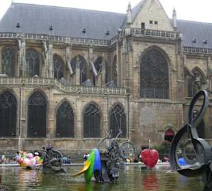 Fontanna przed centrum pompidou