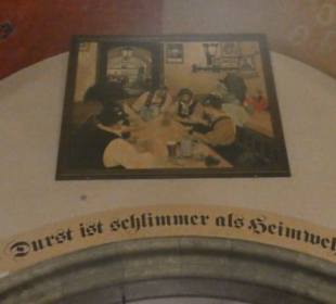 Im Hofbräuhaus bei den Stammtischen