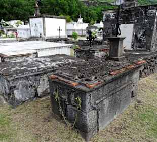 Rundgang über den alten Friedhof am Meer