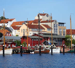 Blick über die Förde auf den Museumshafen