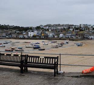 Saint Ives Hafen bei Ebbe