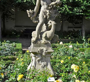 Rundgang durch den Rosengarten der Neuen Residenz