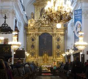  In der Heilig-Kreuz-Basilika