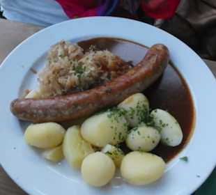 Abendessen im Biergarten vom Georgbräu