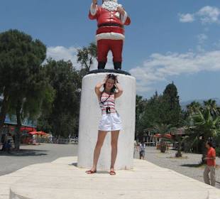 Памятник санта клаусу (святой николай)