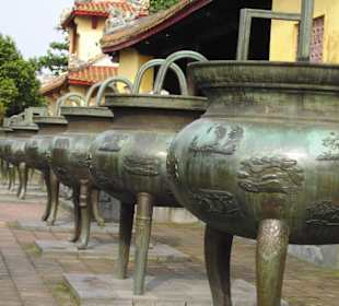 Dynastische Urnen in Hue