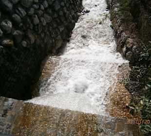 Bach neben dem Hotel