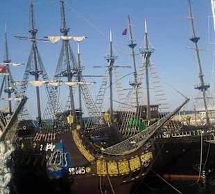 Alle Piratenschiffe im Hafen