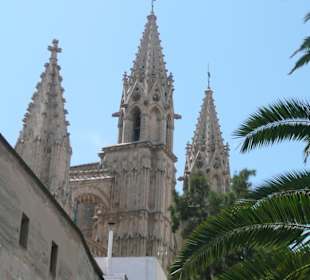 Die Spitzen der Kathedrale