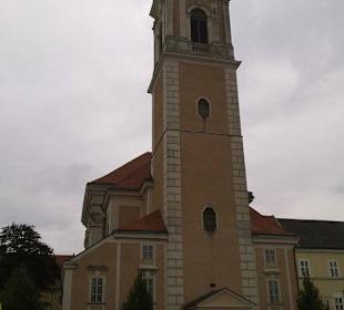 Kirche und Eingang zu den Spielen