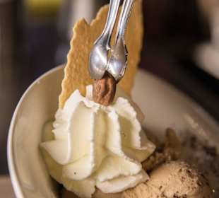 Eisdiele aus eigener Herstellung