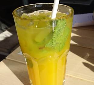 Durstlöscher "Orange-Mango-Minze" zum Menü