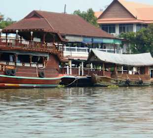Flußfahrt um die Insel