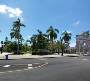 Parque Martí mit Nachbildung des Pariser Triumphbogens