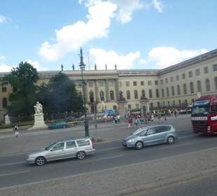 Mit der 100 durch Berlin