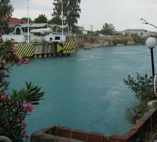 Wenn nicht unten durch - dann eben darüber hinweg