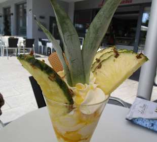 Ananas Eisbecher
