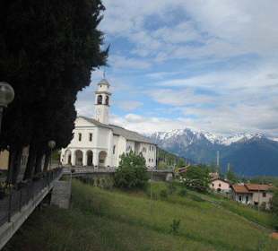 Der wunderschöne Bergort Stazzona