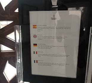 Das große Restaurant wurde mittags nicht mehr geöffnet sondern das Essen wurde zum kleinen Pool Restaurant verlegt. Viel zu klein für die ganzen Urlauber Club Jandia Princess