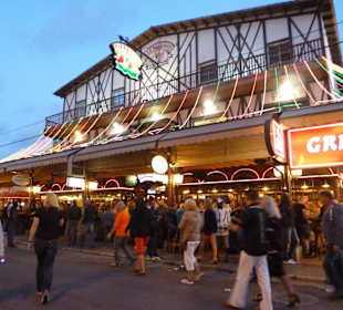 Außenansicht am Abend