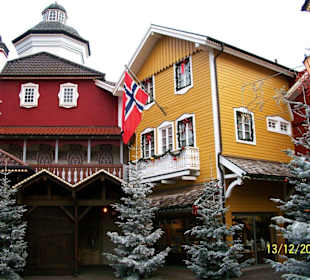 Mit Kunstschnee weihnachtlich