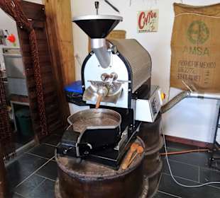 Röstmaschine in der Domaine du Café Grillé