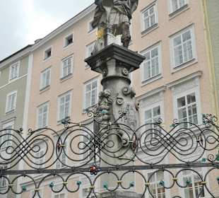 Der Alte Markt von Salzburg mit Floriansbrunnen