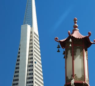 Transamerica Pyramide von Chinatown aus gesehen