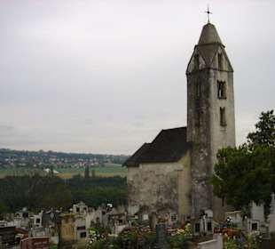 Friedhof mit kleiner Kapelle