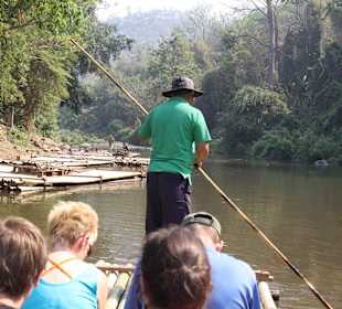 Floßfahrt durch den Dschungel
