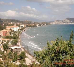 Blick über Ort und Strand