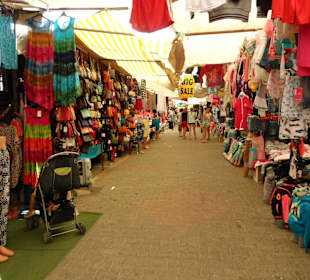 Bazár v meste Avsallar 