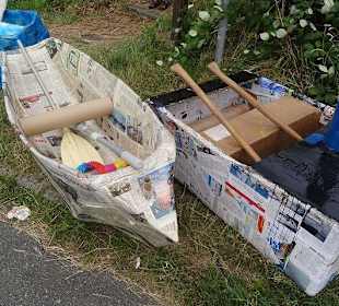 Fiel Arbeit steckt in den Papierbooten