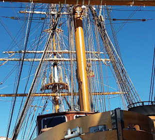 Schiff im Hafen Maó