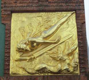 Engel über dem Eingang zur Böttcherstraße