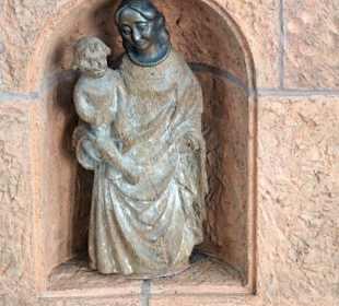 Mutter Gottes im Altar der Liebfrauenkirche