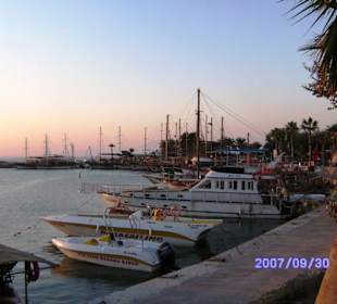 Abenddämmerung am Hafen