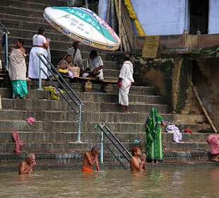 Widok na ghaty z Gangesu