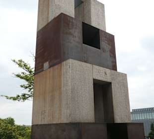 Das Kunstwerk Ma´alot auf dem Heinrich-Böll-Platz