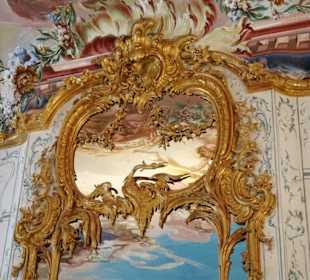 Im "Weißen Saal" von Schloss Seehof