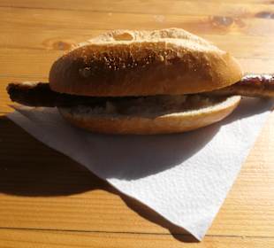Beim Bratwurststand / Grillstand HausGemacht Essen