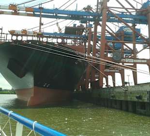 Dicke Pötte im Hafen 