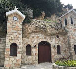 In den Fels gehauene Kapelle Saint Spiridonas