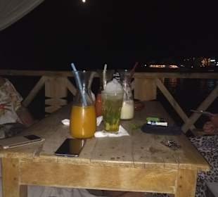 Schöner gemütlicher Abend mit vielen Freunden 